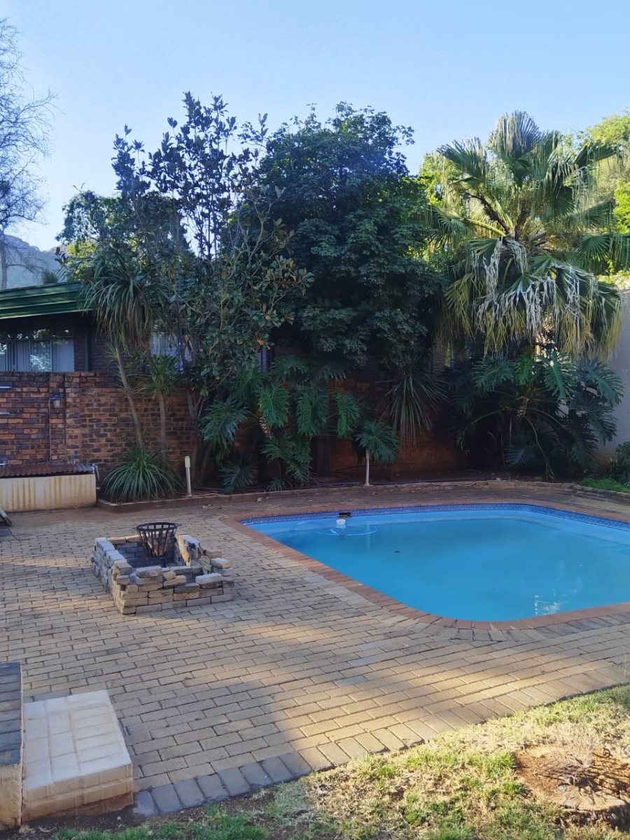 To Let 4 Bedroom Property for Rent in Schoemansville North West
